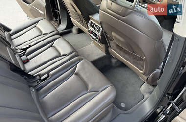 Внедорожник / Кроссовер Audi Q7 2015 в 