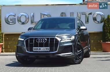 Позашляховик / Кросовер Audi Q7 2020 в 