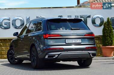 Позашляховик / Кросовер Audi Q7 2020 в 