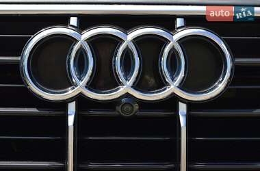 Позашляховик / Кросовер Audi Q7 2020 в 