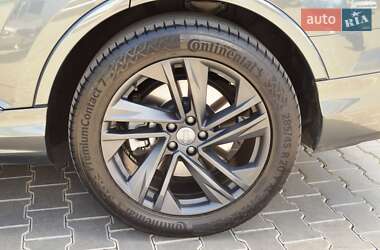 Позашляховик / Кросовер Audi Q7 2020 в 