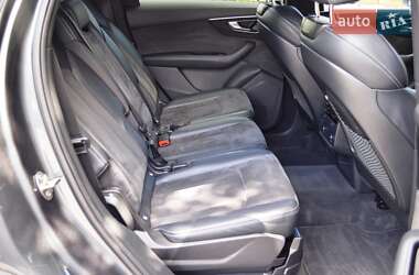 Позашляховик / Кросовер Audi Q7 2020 в 