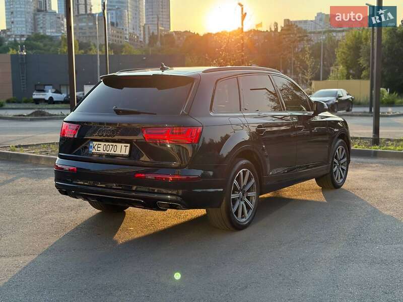Позашляховик / Кросовер Audi Q7 2017 в Дніпрі