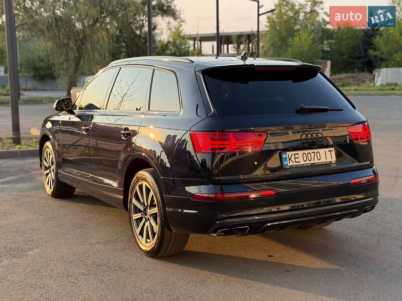 Позашляховик / Кросовер Audi Q7 2017 в Дніпрі