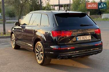 Внедорожник / Кроссовер Audi Q7 2017 в 