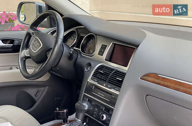 Внедорожник / Кроссовер Audi Q7 2012 в 