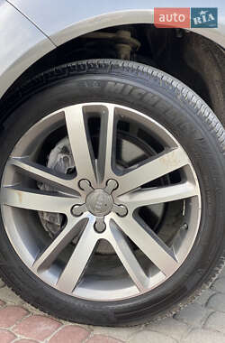 Внедорожник / Кроссовер Audi Q7 2012 в 