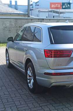 Позашляховик / Кросовер Audi Q7 2019 в 