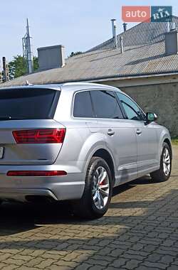 Позашляховик / Кросовер Audi Q7 2019 в 