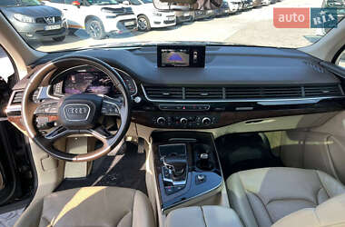 Внедорожник / Кроссовер Audi Q7 2016 в 