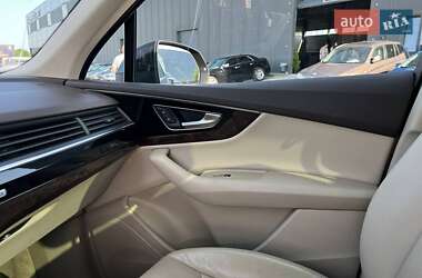 Внедорожник / Кроссовер Audi Q7 2016 в 