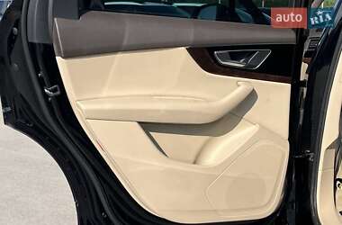 Внедорожник / Кроссовер Audi Q7 2016 в 
