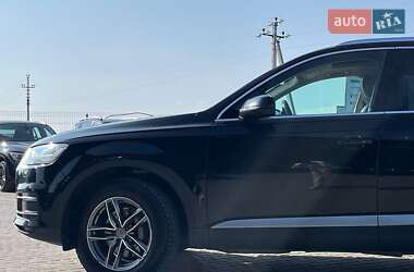 Внедорожник / Кроссовер Audi Q7 2016 в 