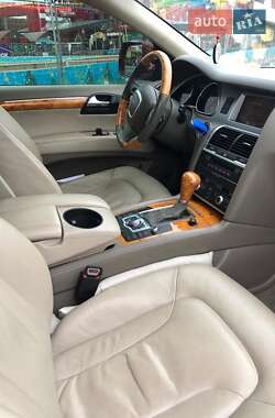 Внедорожник / Кроссовер Audi Q7 2009 в 