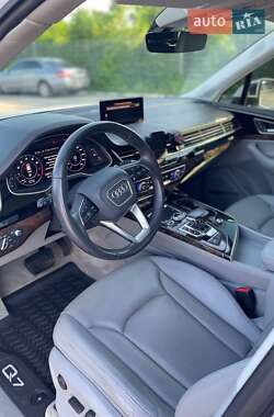Внедорожник / Кроссовер Audi Q7 2017 в 