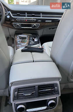 Внедорожник / Кроссовер Audi Q7 2016 в 
