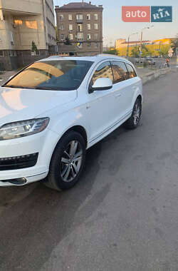 Внедорожник / Кроссовер Audi Q7 2015 в 