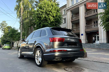 Внедорожник / Кроссовер Audi Q7 2016 в 