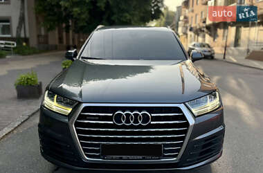 Внедорожник / Кроссовер Audi Q7 2016 в 