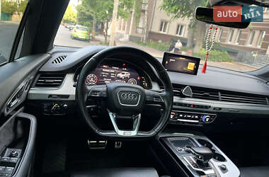 Внедорожник / Кроссовер Audi Q7 2016 в 