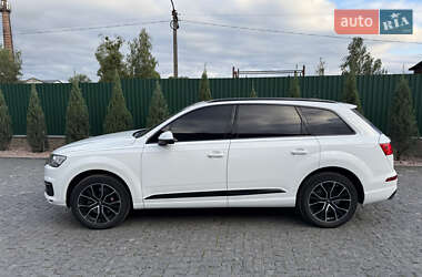 Внедорожник / Кроссовер Audi Q7 2016 в 