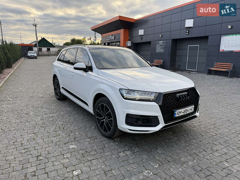 Внедорожник / Кроссовер Audi Q7 2016 в Коростышеве