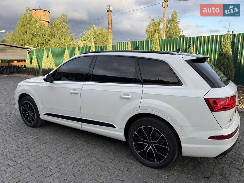Внедорожник / Кроссовер Audi Q7 2016 в Коростышеве