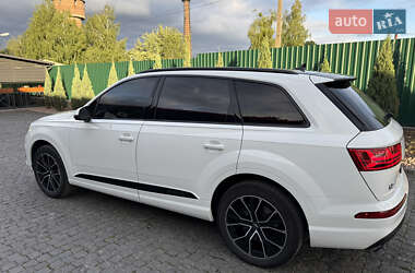 Внедорожник / Кроссовер Audi Q7 2016 в 