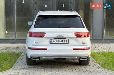 Внедорожник / Кроссовер Audi Q7 2017 в 