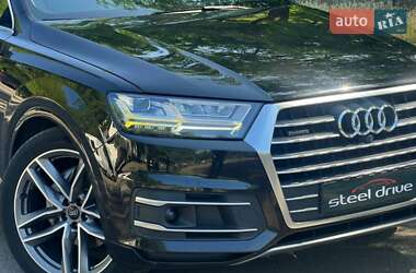 Внедорожник / Кроссовер Audi Q7 2016 в 