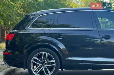 Внедорожник / Кроссовер Audi Q7 2016 в 