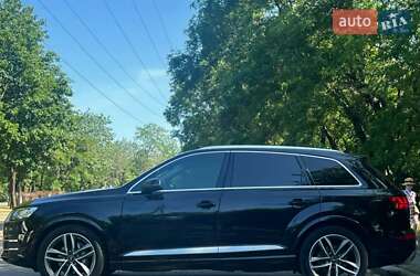 Внедорожник / Кроссовер Audi Q7 2016 в 