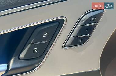 Внедорожник / Кроссовер Audi Q7 2016 в 