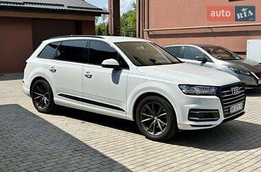 Позашляховик / Кросовер Audi Q7 2015 в 