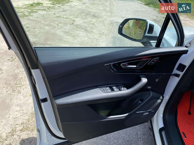Позашляховик / Кросовер Audi Q7 2017 в Києві