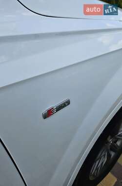 Внедорожник / Кроссовер Audi Q7 2016 в 