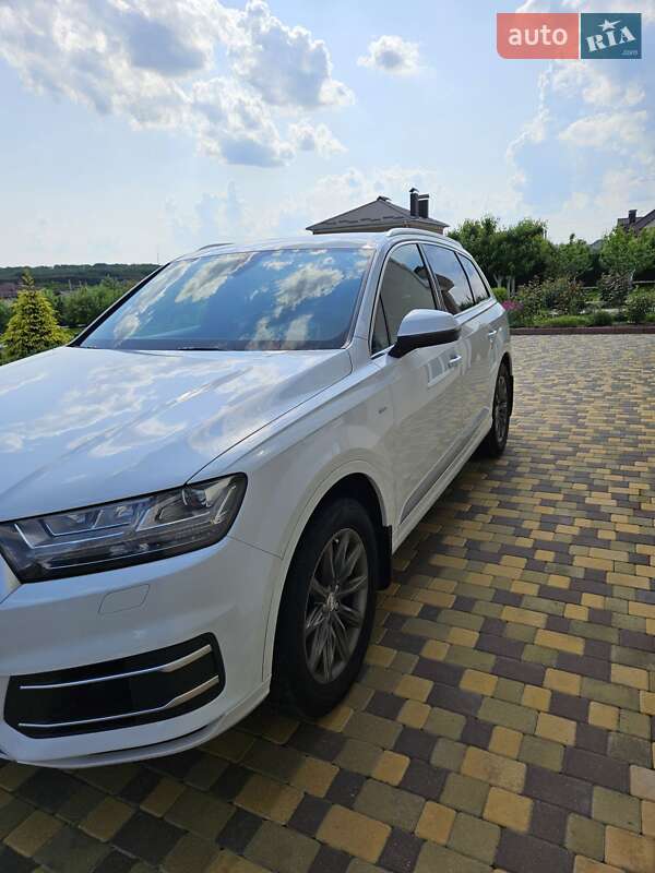 Внедорожник / Кроссовер Audi Q7 2016 в Хмельницком