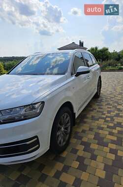 Внедорожник / Кроссовер Audi Q7 2016 в 