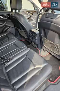 Внедорожник / Кроссовер Audi Q7 2016 в 