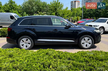 Внедорожник / Кроссовер Audi Q7 2016 в 