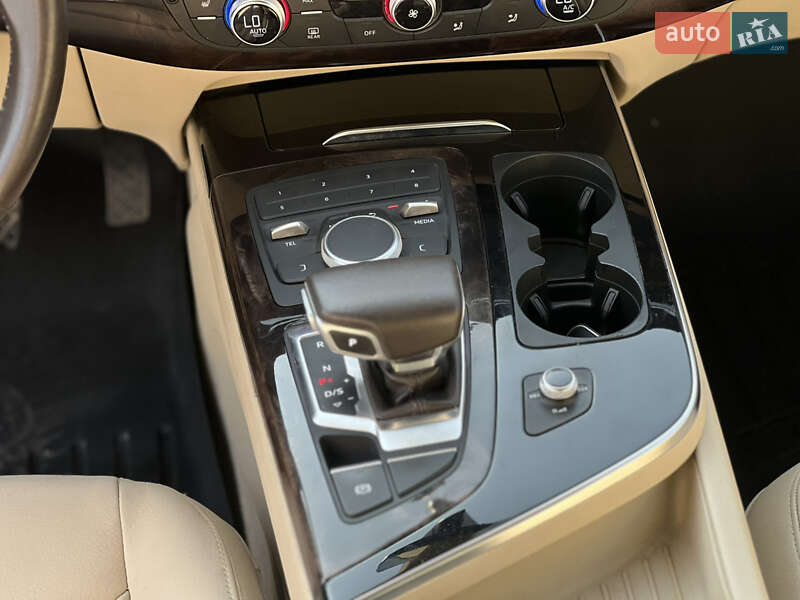 Внедорожник / Кроссовер Audi Q7 2017 в Стрые