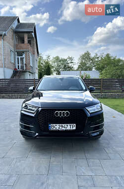 Позашляховик / Кросовер Audi Q7 2018 в 