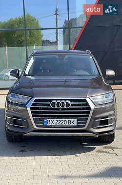 Внедорожник / Кроссовер Audi Q7 2016 в 