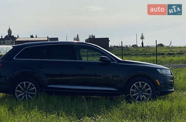 Внедорожник / Кроссовер Audi Q7 2017 в 