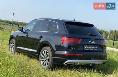Внедорожник / Кроссовер Audi Q7 2017 в 