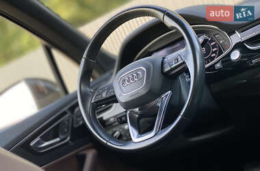 Внедорожник / Кроссовер Audi Q7 2017 в 