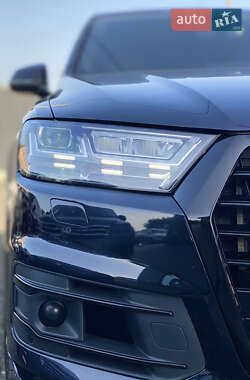 Внедорожник / Кроссовер Audi Q7 2017 в 