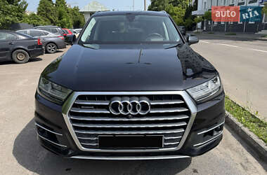 Внедорожник / Кроссовер Audi Q7 2017 в 