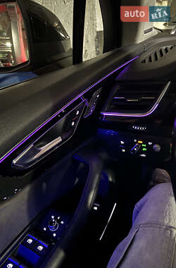 Внедорожник / Кроссовер Audi Q7 2017 в 