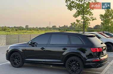Внедорожник / Кроссовер Audi Q7 2015 в 